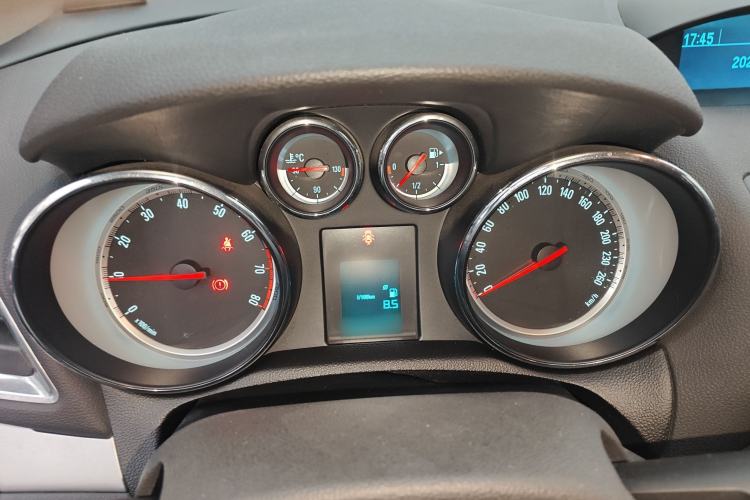 Used Buick Encore 2014 1.4T Manual Two-Wheel Drive Urban Advanced Model Instrument Cluster