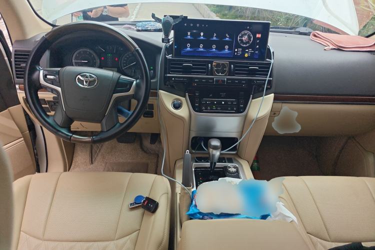 Used Toyota Land Cruiser  Center Console