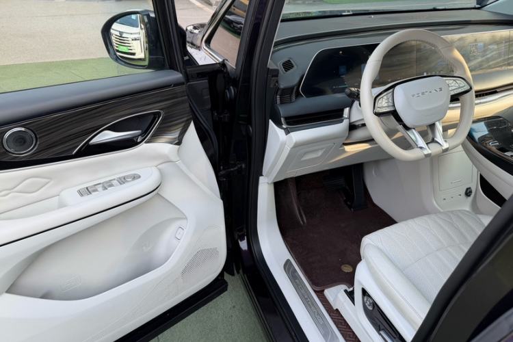 Used FORTHING Xinghai V9 2024 1.5TD 200km Qingyunti Series Premium Version Interior 1