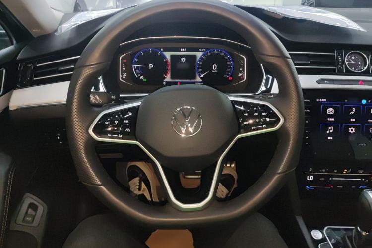 Used Volkswagen Magotan 2025 Zhongxiang Version 330TSI DSG Luxury Edition Steering Wheel