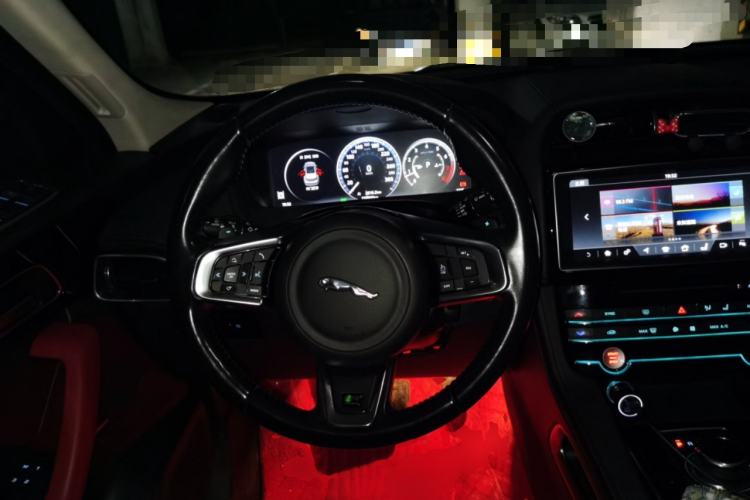 Used Jaguar F-PACE 2016 2.0T Two-Wheel-Drive R-Sport Sport Edition
