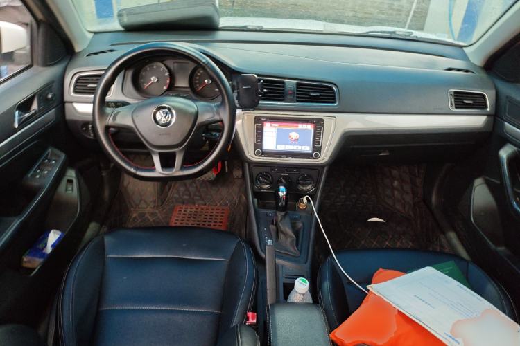 Used Volkswagen Lavida 2015 1.6L Automatic Fashion Edition Center Console