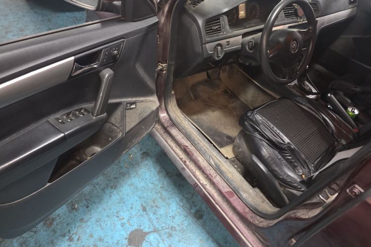 Used Volkswagen Lavida 2013 Revised Classic 1.6L Automatic Fashion Edition
