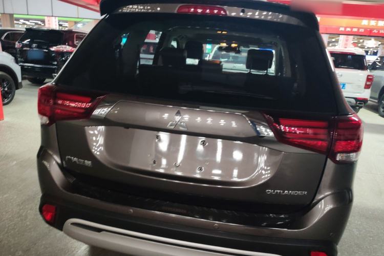 Used Mitsubishi Outlander 2019 2.4L 4x4 Zhi Xiang Edition 7 Seats China V Emission Standard