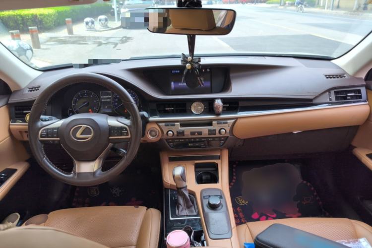 Used Lexus ES 2015 200 Elite Edition Center Console