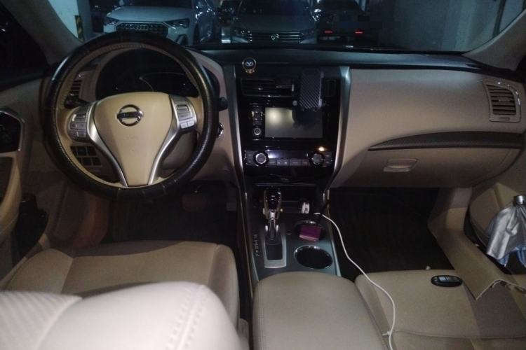 Used Nissan Teana 2016 Revised Version 2.0L XL Comfort Edition Center Console