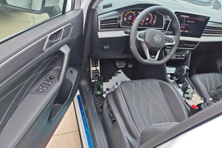 Used Volkswagen Tiguan L 2024 Outstanding Model 330TSI Automatic Two-Wheel Drive R-Line Dragon Glory Edition
