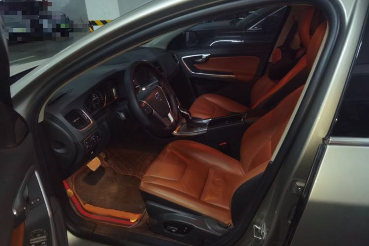 Used Volvo S60 2015 S60L 2.0T Zhiyuan Edition
