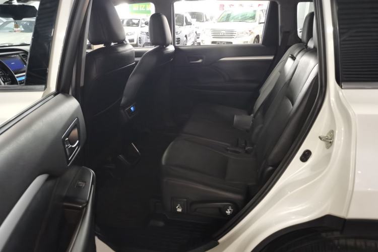 Used Toyota Highlander 2017 2.0T Four-Wheel Drive Luxury Edition 7 Seats Left Rear Seat