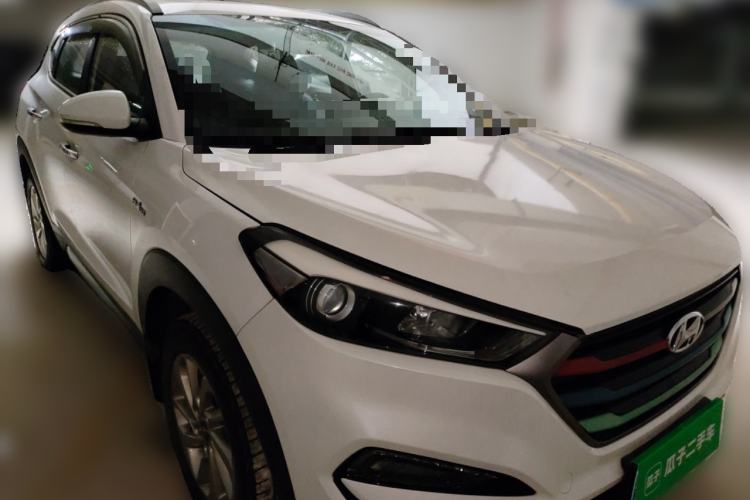 Used Hyundai Tucson 2015 1.6T Dual-Clutch Two-Wheel-Drive Smart Model Front Right 45 Deg