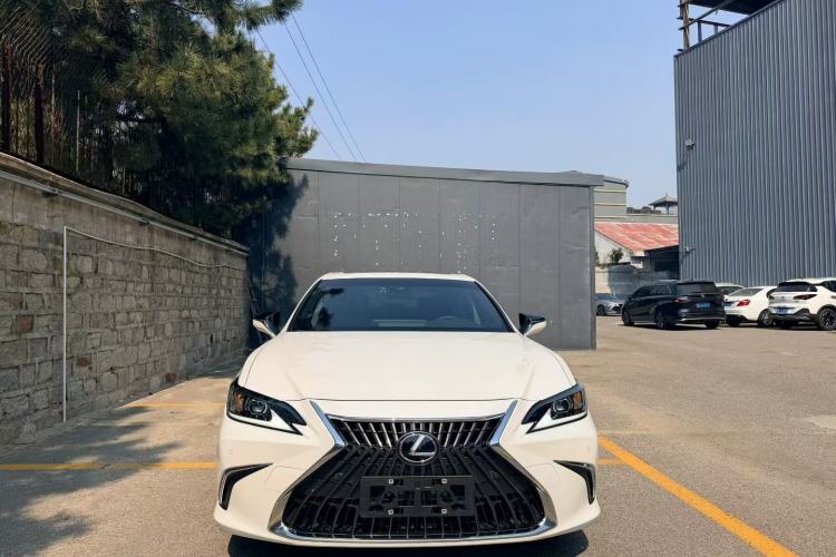 Used Lexus ES 2023 200 Excellence Edition
