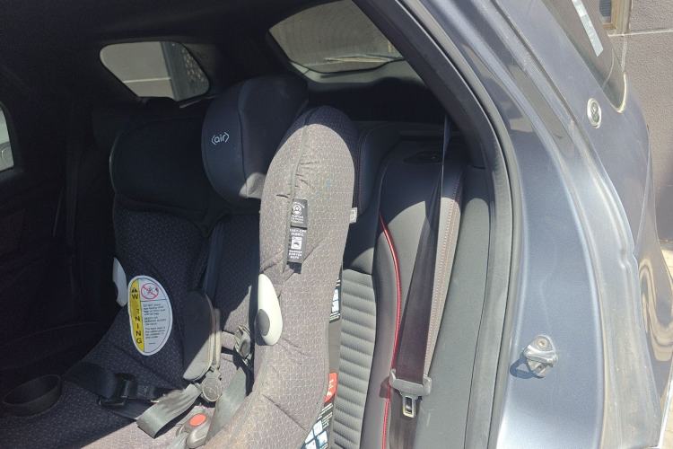 Used Land Rover Discovery Sport 2020 249 PS R-Dynamic Performance Tech Edition 5 Seats Left Rear Seat