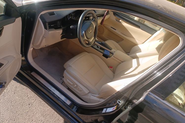 Used Lexus ES 2013 300h Elite Edition