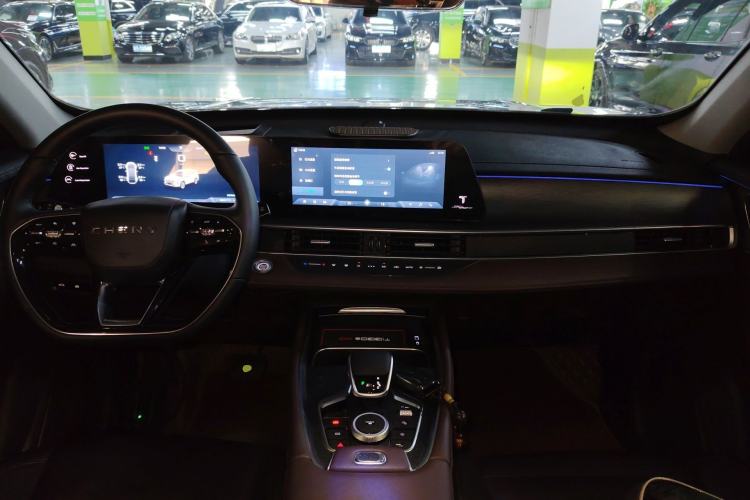 Used Chery Tiggo 8 PRO 2024 Champion Edition 290T Two-Wheel Drive Peak Version 5 Seats Center Console