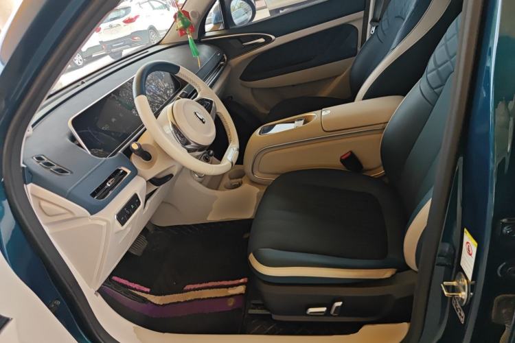 Used ORA Good Cat 2023 401 km Standard Range Premium Version Lithium Iron Phosphate Left Front Seat