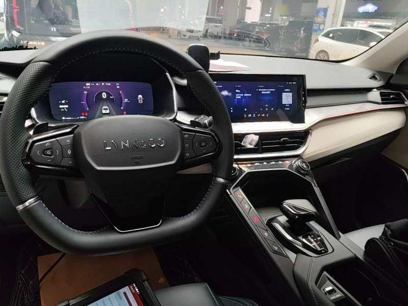 Used Lynk & Co 06 2021 1.5T Shero Pink Special Edition — 9