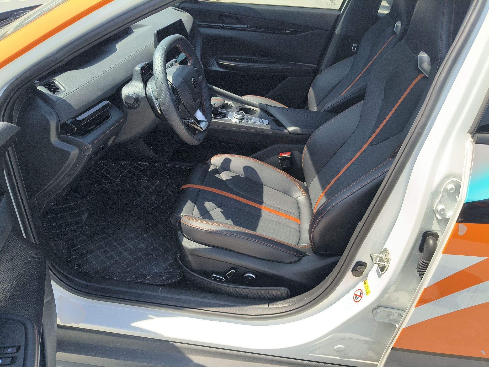 Переднее сиденье в автомобиле