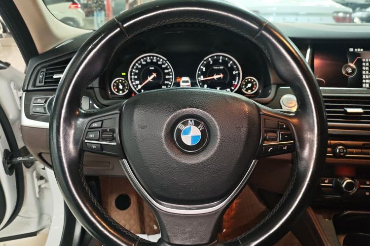 Used BMW 5 Series 2014 525Li Luxury Design Package
