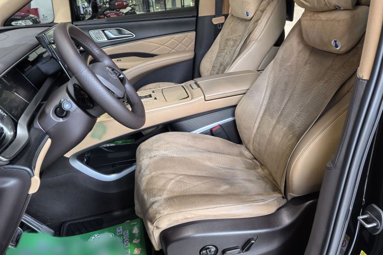 Used Denza D9 2025 DM-i Intelligent Drive 1020 Four-Wheel Drive Flagship Model
