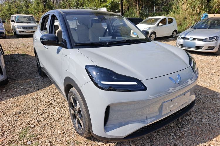 Used Wuling Bingo PLUS 2024 330 km Range Five-Seater Version Front Right 45 Deg