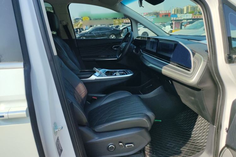 Used SAIC MAXUS G90 2022 2.0T Galaxy Seven-Seater Version
