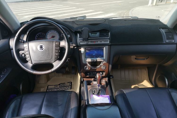 Used SsangYong Rexton W 2014 2.0T Four-Wheel Drive Luxury Navigation Version with 7 Seats