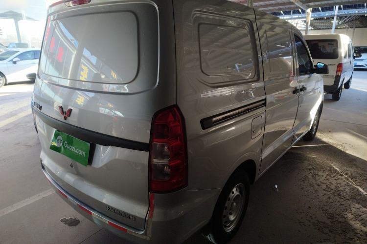 Used Wuling Hongguang V 2022 1.5L Jingqu Edition Enclosed-Window Vehicle with Electric Power Steering LAR