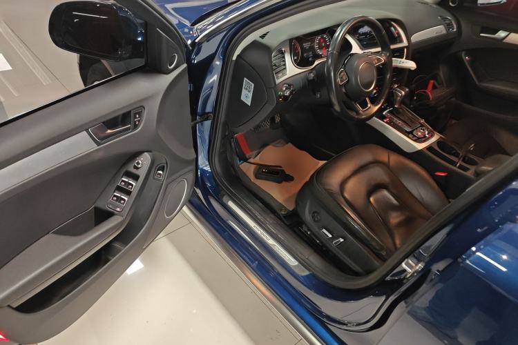 Used Audi A4 2014 40 TFSI allroad quattro plus version Driver Seat