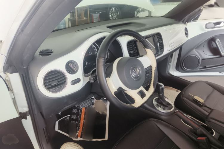 Used Volkswagen Beetle 2015 180TSI model
