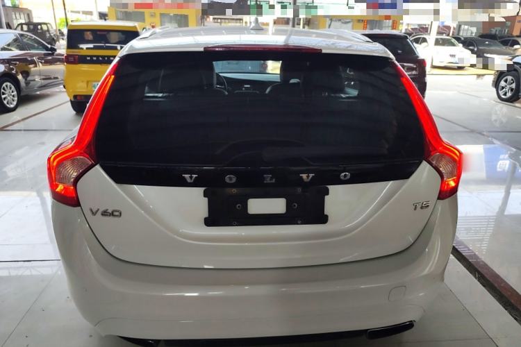 Used Volvo V60 2015 T5 Zhiyi Edition
