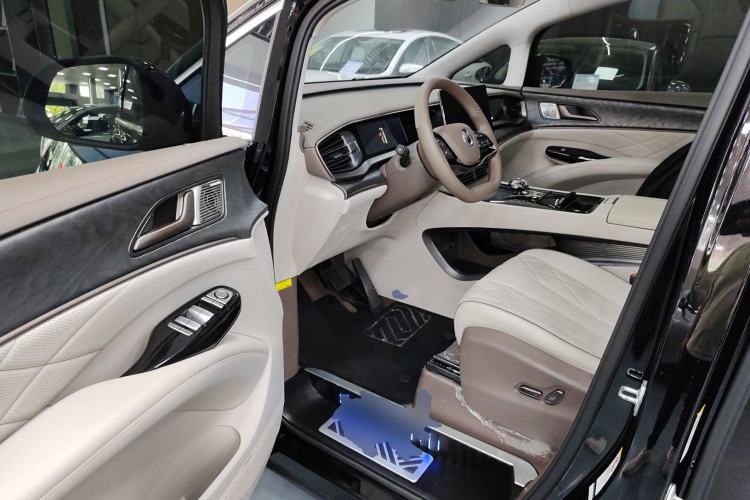 Used Denza D9 2023 DM-i 965 Luxury Model