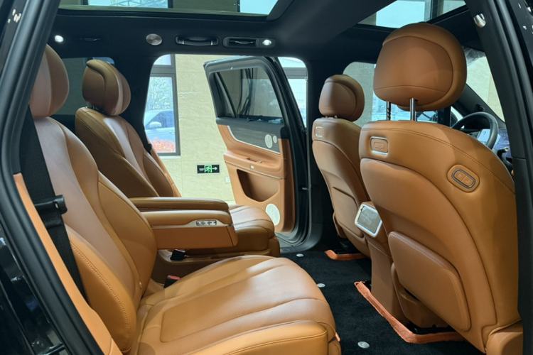 Used Hima AITO M9 2025 Extended-Range Max Version 52 kWh 6-Seater Edition Interior 10