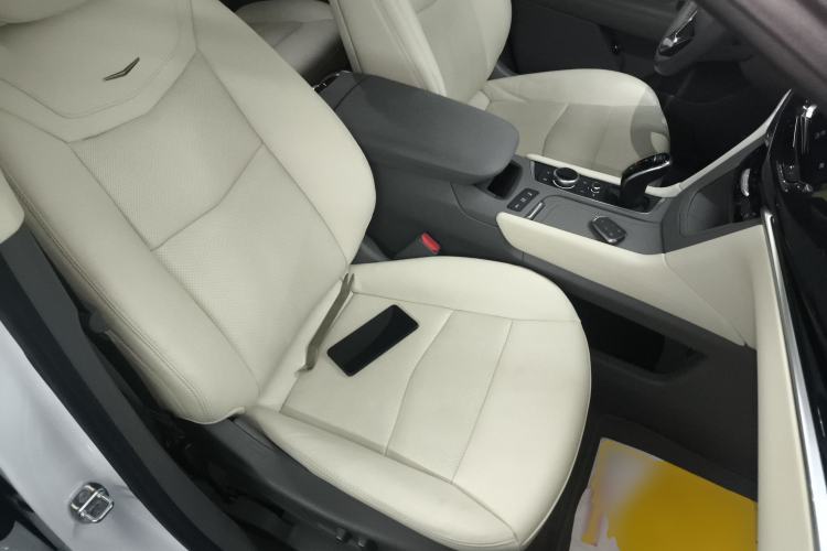 Used Cadillac XT6 2022 2.0T Six-Seater Four-Wheel Drive Luxury Version
