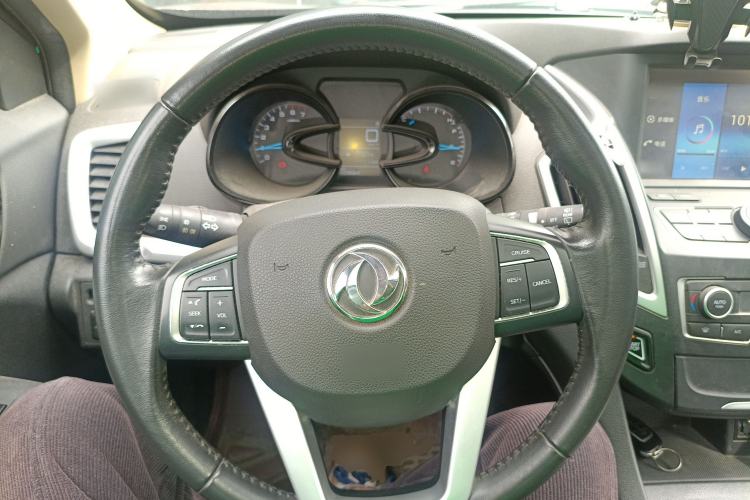 Used Dongfeng Aeolus AX7 2015 2.0L Manual Zhiyi Trim
