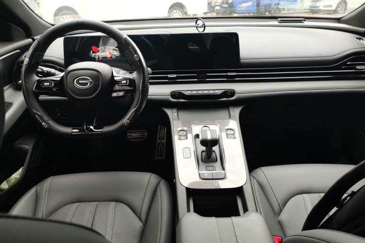 Used GAC Trumpchi EMPOW 2025 270T DCT Yingbao R-Style Dynamic Edition Center Console