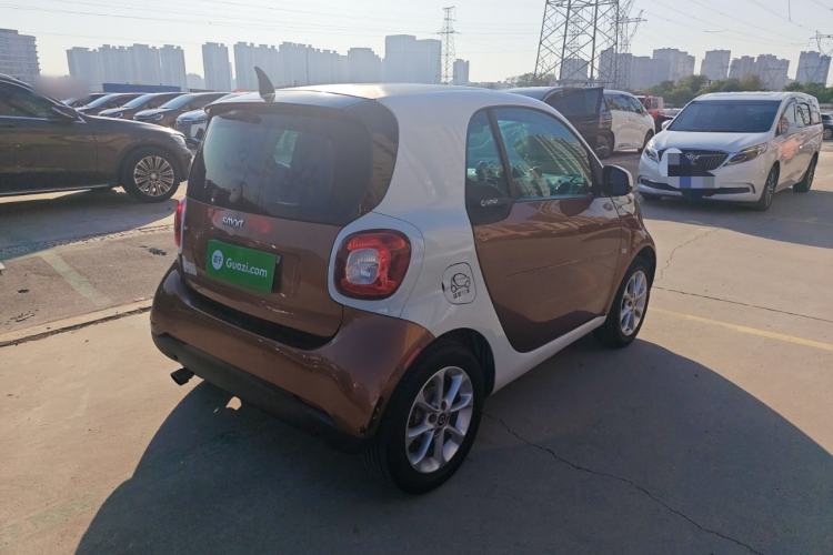 Used smart fortwo 2015 1.0L 52 kW hardtop Dynamic version