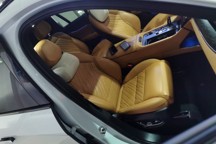 Used Lynk & Co 09 2021 2.0T Halo Six-Seater