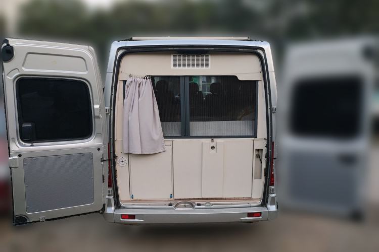 Used SAIC MAXUS Xintu V80 2021 2.0T Manual Classic Aoyuntong Short Wheelbase Mid-Roof 5/6-Seater
