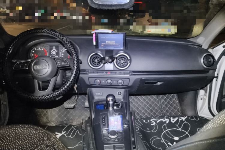 Used Audi A3 2019 Limousine 35 TFSI Fashion Edition China VI Emission Standard Center Console