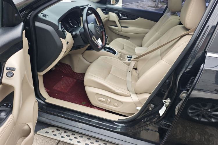 Used Nissan X-Trail 2017 2.5L CVT Luxury Edition 4WD Driver Seat