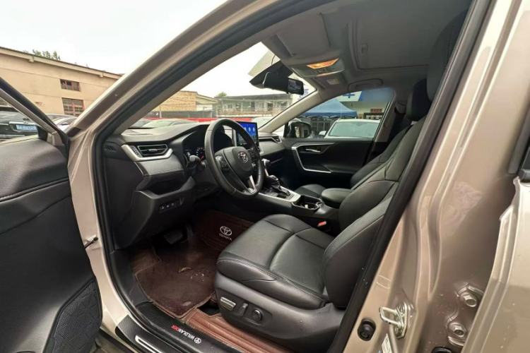 Used Toyota Wildlander 2022 2.0L CVT 4x4 Luxury PLUS Edition
