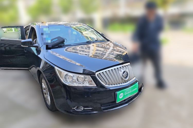 Used Buick LaCrosse 2012 2.4L SIDI Elegant Edition Front Right 45 Deg