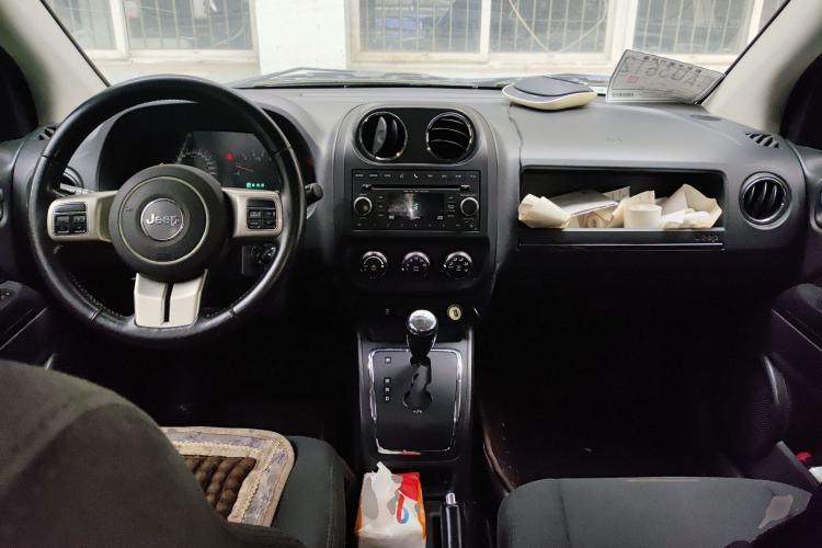 Used Jeep Compass 2012 2.4L four-wheel-drive sport version