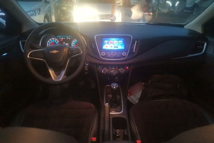 Used Chevrolet Cavalier 2018 320 Manual Xinyue Edition Center Console