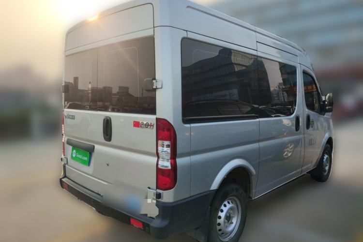 Used Dongfeng Yufeng 2021 2.0T Rear-Drive Logistics Vehicle Short Wheelbase Mid-Roof 5-9 Seaters China VI Standard D20