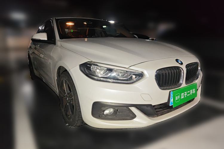 Used BMW 1 Series 2019 118i Fashion Model Front Right 45 Deg