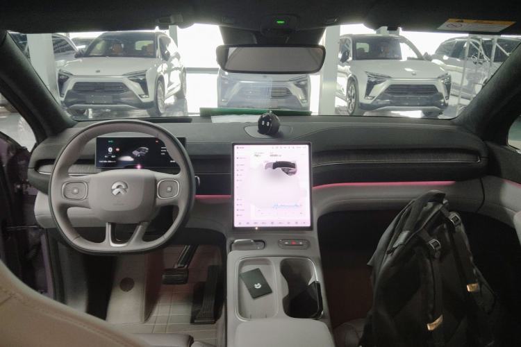 Used Nio EC6 2023 75 kWh Center Console