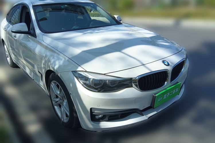 Used BMW 3 Series GT 2018 320i Sport Edition Front Right 45 Deg