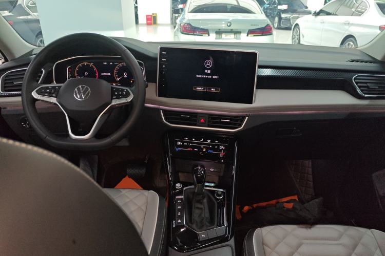 Used Volkswagen Tayron 2023 330TSI Two-Wheel-Drive Luxury Plus Advanced Version Center Console