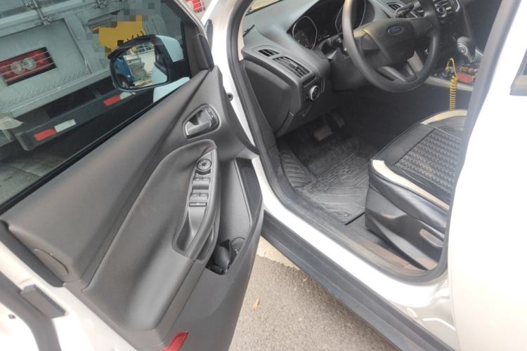 Used Ford Focus 2018 Hatchback Classic 1.6L Automatic Comfort Plus SmartDrive Edition Driver Seat